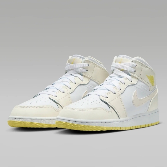 Nike Jordan 1 Mid - Picture 4 of 7